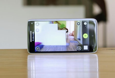 Cận cảnh Lenovo Vibe X với camera trước 5 “chấm” - 3 Camera là tính năng mạnh mẽ nhất trên Vibe X.