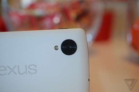 LG Nexus 5 ra mắt với cấu hình “khủng”, chạy Android 4.4 KitKat - 4 Camera 8 megapixel không phải là xuất sắc so với các thế hệ smartphone hiện nay.