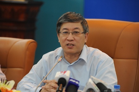 Thứ trưởng Lê Nam Thắng trả lời phỏng vấn báo chí về việc các nhà mạng lớn tăng cước 3G.