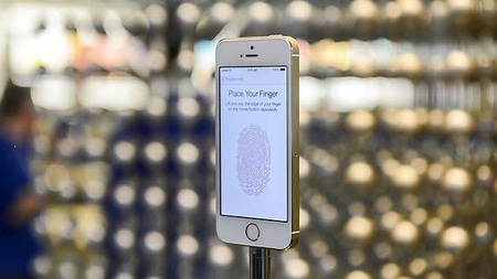 Apple đang sản xuất iPhone 6 màn hình 5,5 inch, thiết kế cong - 1 iPhone mới được cho là sẽ có màn hình cong và rộng từ 4,7-5,5 inch.