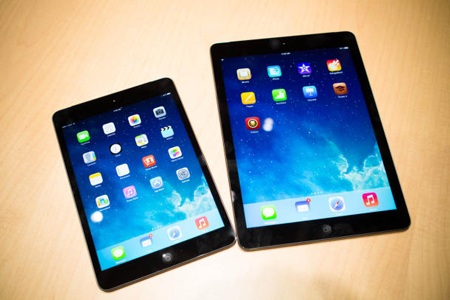 iPad Air bất ngờ bốc cháy trong cửa hàng - 1 Một phiên bản trưng bày của iPad Air bất ngờ bốc cháy.