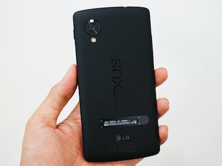 Nexus 5 về Việt Nam sớm với giá 12,5 triệu - 9 Mặt sau.
