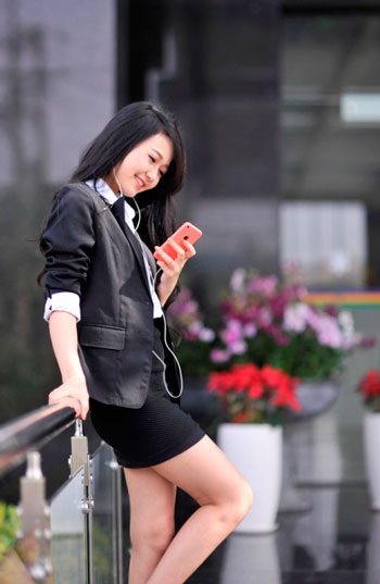 Chọn điện thoại theo phong thủy - 2 Ngoài ra, màu hồng cũng là một lựa chọn tuyệt vời cho những cô nàng trẻ trung