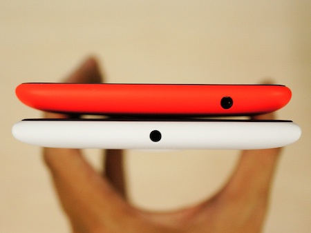 Mở hộp smartphone cỡ lớn Lumia 1320 sắp bán tại Việt Nam - 12 Cạnh trên là vị trí của kết nối tai nghe 3,5mm