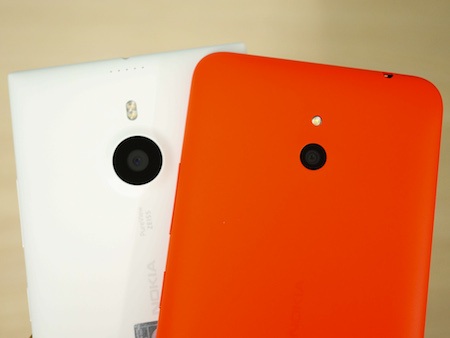 Mở hộp smartphone cỡ lớn Lumia 1320 sắp bán tại Việt Nam - 14 Cạnh dưới là cổng giao tiếp microUSB