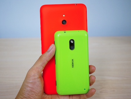 Mở hộp smartphone cỡ lớn Lumia 1320 sắp bán tại Việt Nam - 16 Máy có kích thước lớn hơn rất nhiều so với những chiếc điện thoại màn hình dưới 4,3”.