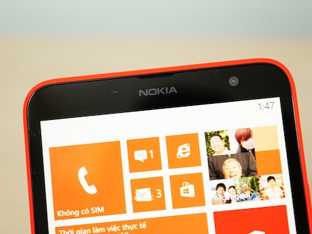 Mở hộp smartphone cỡ lớn Lumia 1320 sắp bán tại Việt Nam - 4 Máy có camera phụ với độ phân giải ở mức VGA.