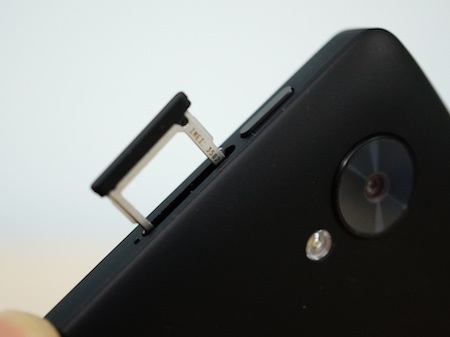 Hình ảnh LG Nexus 5 chính hãng tại Việt Nam giá gần 12 triệu đồng - 9 Máy vẫn sử dụng chuẩn microSIM đang trở nên thông dụng trên
các smartphone hiện nay.