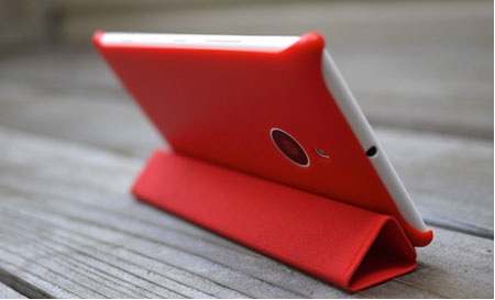 Smartphone màn hình lớn và tương lai của sách điện tử - 5 Nokia Lumia 1520 có bề dài tương đương chiếc Nook Simple Touch nhưng cầm nhẹ tay hơn