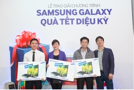 100 khách hàng trúng thưởng quà Tết của Samsung Galaxy