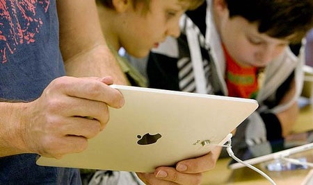 Vấn nạn mua bán trong ứng dụng khiến nhiều cha mẹ học sinh đau đầu.