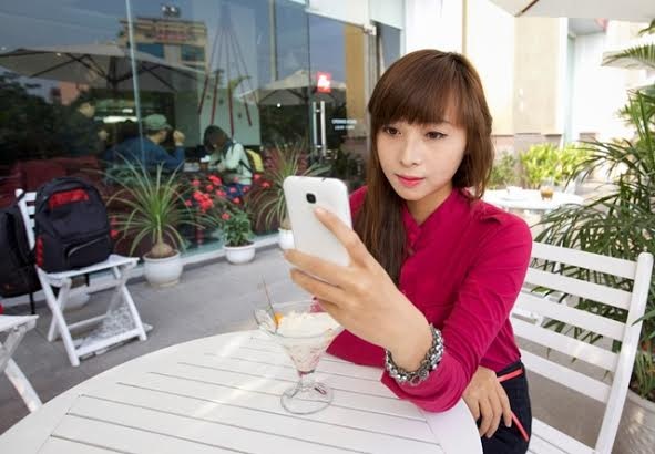 FPT F51 - Smartphone giá rẻ lõi kép - 2 FPT F51 trẻ trung và hợp thời trang