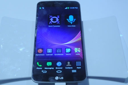 LG G Flex màn hình cong bán tại Việt Nam từ tháng 2 - 1 LG G Flex màn hình cong được giới thiệu tại Triển lãm CES 2014. (Ảnh: Khôi Linh)