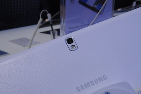 Camera chính 8 megapixel tương đương với một số smartphone hiện nay.