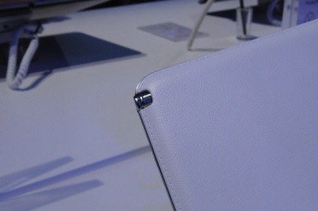 Khe thiết kế cây viết S-Pen.