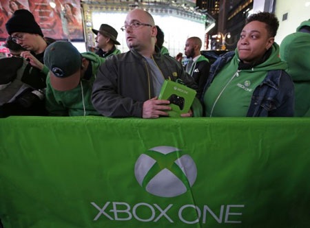 Lợi nhuận Microsoft vượt kế hoạch, vẫn chưa tìm được CEO - 1 Xbox One là một trong những thiết bị bán chạy nhất trong mùa mua sắm năm 2013.
