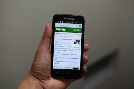 Lenovo A516: smartphone 2 sim màn hình lớn