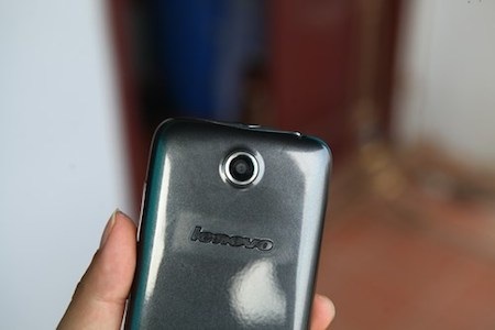 Lenovo A516: smartphone 2 sim màn hình lớn