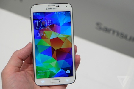 Hình ảnh thực tế của Galaxy S5 có cảm biến vân tay - 1 Máy được trang bị màn hình 5,1 inch
