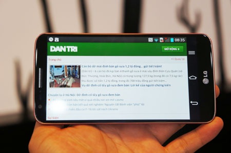 LG bắt đầu bán tại Việt Nam bản G2 màu vàng champaign và đỏ.