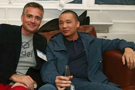 Nguyễn Hà Đông chụp ảnh kỷ niệm với nhiều nhà lãnh đạo lớn trong làng công nghệ.