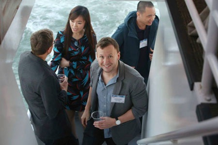 Nguyễn Hà Đông luôn tỏ ra thân thiện với các khách tham dự.