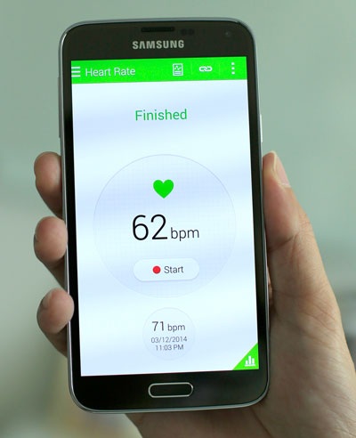 Cảm biến đo nhịp tim được tích hợp trên chiếc điện thoại này.
