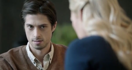 Samsung quảng cáo “chế giễu” iPad, Surface và Kindle - 1 Người dùng Surface bị bẽ mặt trong đoạn clip của Samsung.