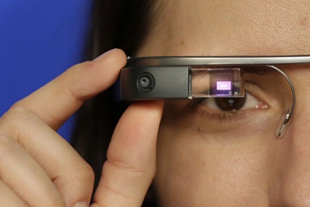 Kính thông minh Google Glass sẽ bán cho người dùng trong một ngày duy nhất 15/4 tới.