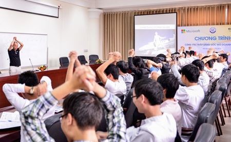 Microsoft hỗ trợ đào tạo CNTT cho thanh niên Việt Nam - 1 Microsoft hỗ trợ đào tạo CNTT cho thanh niên Việt Nam