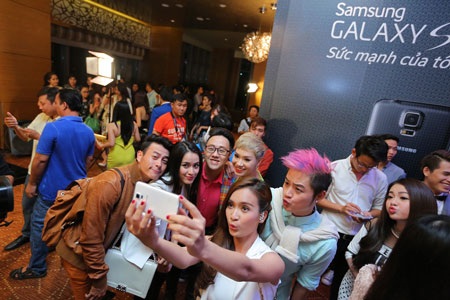 Galaxy S5 chính thức bán với giá 15,99 triệu đồng từ ngày 11/4 - 8 Quốc Phan
