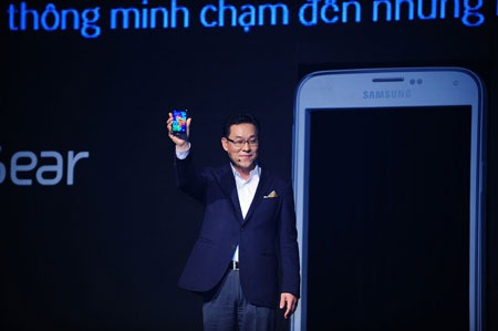 Galaxy S5 chính thức bán với giá 15,99 triệu đồng từ ngày 11/4 - 1 Tổng giám đốc Samsung Việt Nam chính thức giới thiệu về Galaxy S5.