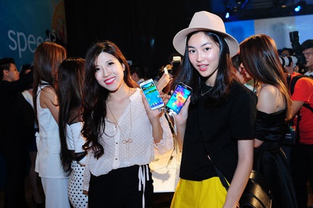 Galaxy S5 chính thức bán với giá 15,99 triệu đồng từ ngày 11/4 - 5 Quốc Phan