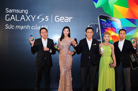 Galaxy S5 chính thức bán với giá 15,99 triệu đồng từ ngày 11/4 - 4 Quốc Phan