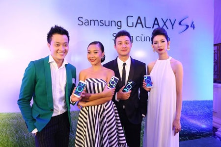 Galaxy S5 sẽ ra mắt quy mô tại Việt Nam trong ngày mai - 2 Sự kiện ra mắt dòng Galaxy S các năm luôn thu hút nhiều Sao tham dự.