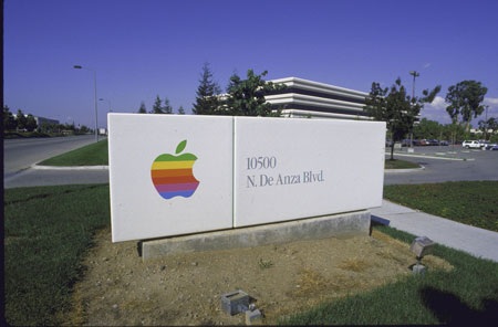 Apple rao bán biểu tượng “táo cắn dở” đầu tiên của mình | Báo Dân trí