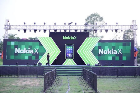 Nokia tiếp tục chương trình tặng miễn phí Nokia X - 4 Khu vực sân khấu tại Nhà Văn Hóa Lao Động tỉnh Nghệ An đang gấp rút hoàn thiện
