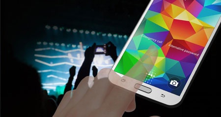 Người dùng thích đổi điện thoại cũ lấy Samsung Galaxy S5 nhất - 4 Với tiêu chuẩn IP67, Galaxy S5 kháng được mồ hôi, nước, chất lỏng, cát và bụi.