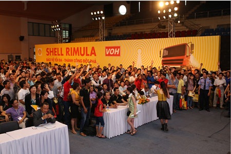 Hàng ngàn tài xế tham dự ngày hội trải nghiệm nhớt Shell Rimula R4 X miễn phí - 2 Không khí sân khấu “nóng hổi” với những hoạt động giao lưu
sôi nổi