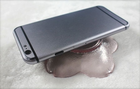 iPhone 6 lại lộ hình ảnh chi tiết, nhiều góc cạnh - 2 Nút nguồn được chuyển sang cạnh phải của máy.