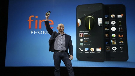 Amazon chính thức ra mắt điện thoại đầu tiên Fire Phone - 1 Jeff Bezos, CEO của Amazon, ra mắt điện thoại Fire Phone.