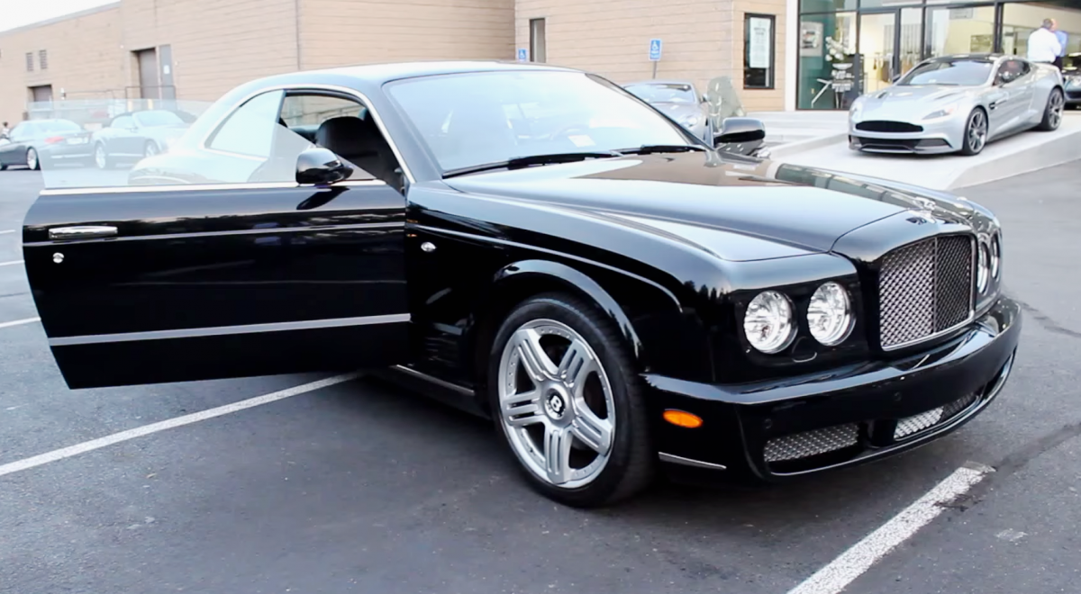 Ive hiện đang sống ở San Francisco và đi làm hàng ngày tại đại
bản doanh Cupertino, California.