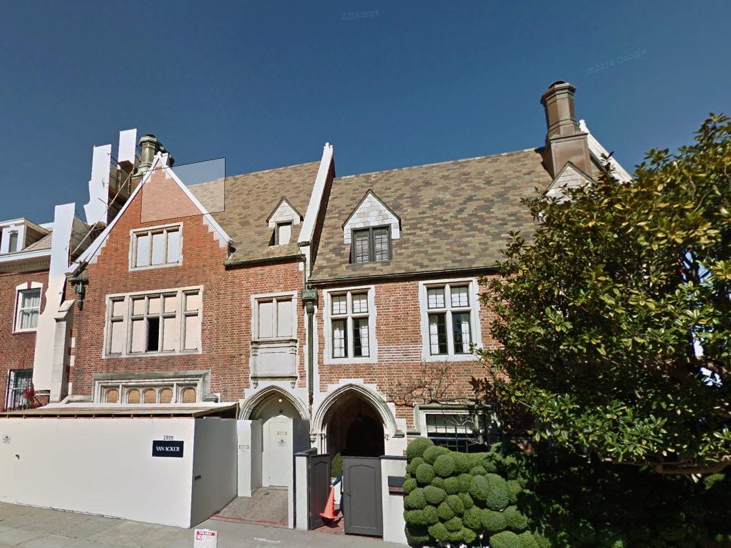 Ive hiện đang sống ở San Francisco và đi làm hàng ngày tại đại
bản doanh Cupertino, California.