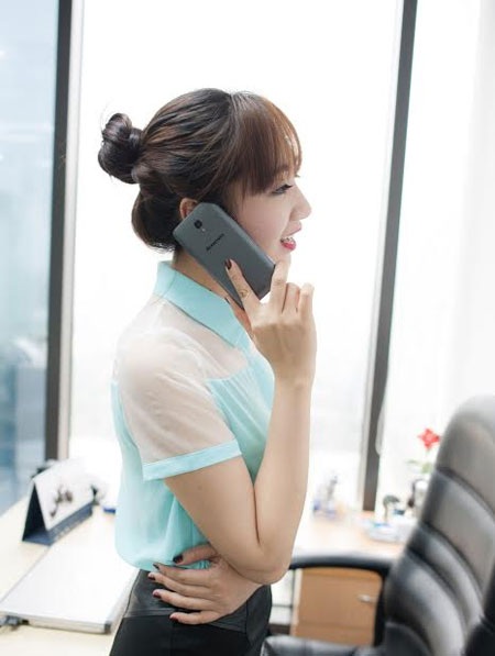 Cuộc đua mới trên thị trường smartphone: Vỏ nhựa hay vỏ kim loại? - 1 Cuộc đua mới trên thị trường smartphone: Vỏ nhựa hay vỏ kim loại?
