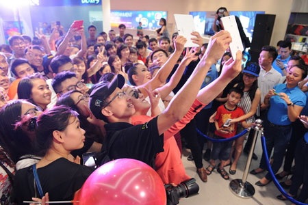 Sao trải nghiệm siêu phẩm Galaxy Tab S cùng khán giả Hà Nội - 1 Sao trải nghiệm siêu phẩm Galaxy Tab S cùng khán giả Hà Nội