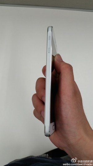 Galaxy Alpha xuất hiện qua một loạt hình ảnh.