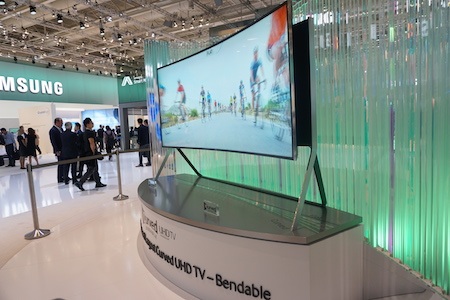 TV màn hình có thể thay đổi hình dáng từ màn hình phẳng sang màn hình cong theo nhu cầu.