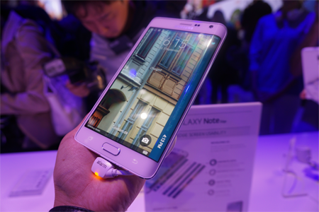 Samsung dự kiến giảm tới 60% lợi nhuận quý III/2014 - 1 Samsung tiếp tục đối mặt với doanh thu giảm sút trong quý III vừa qua. (Ảnh: Khôi Linh)