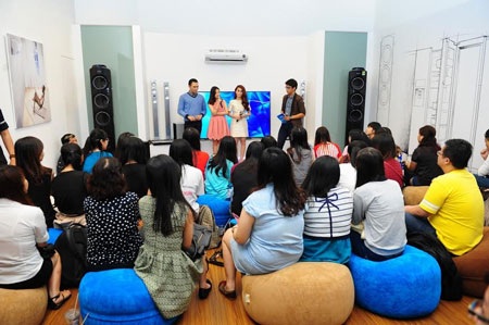 Phim ngắn của Kim Woo Bin & Song Ji Hyo thu hút cư dân mạng - 4 Song Ji Hyo luôn tạo cho Ngọc Thảo cảm giác thân thiết và tự
nhiên