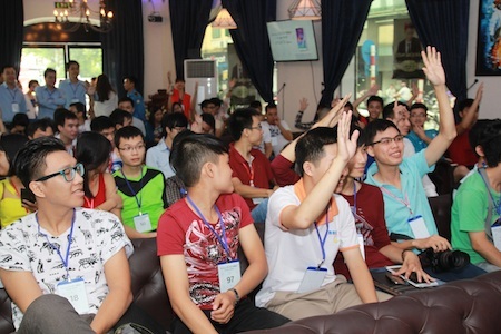 Hơn 100 người dùng quan tâm tới Galaxy Note 4 tới tham dự.